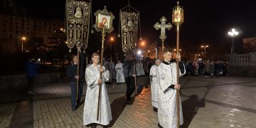 В Донецке прошла традиционная ночная пасхальная служба без угрозы обстрелов