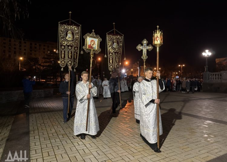 Пасхальное перемирие: ночью в Донецке прошла пасхальная служба без угрозы обстрелов