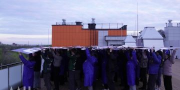 В Донецке появился живой портрет Прокофьева: молодогвардейцы устроили музыкальный флешмоб