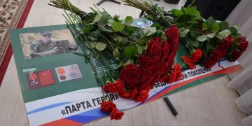 Два героя и одна парта: в Горловке открыли мемориальную парту в честь воинов СВО