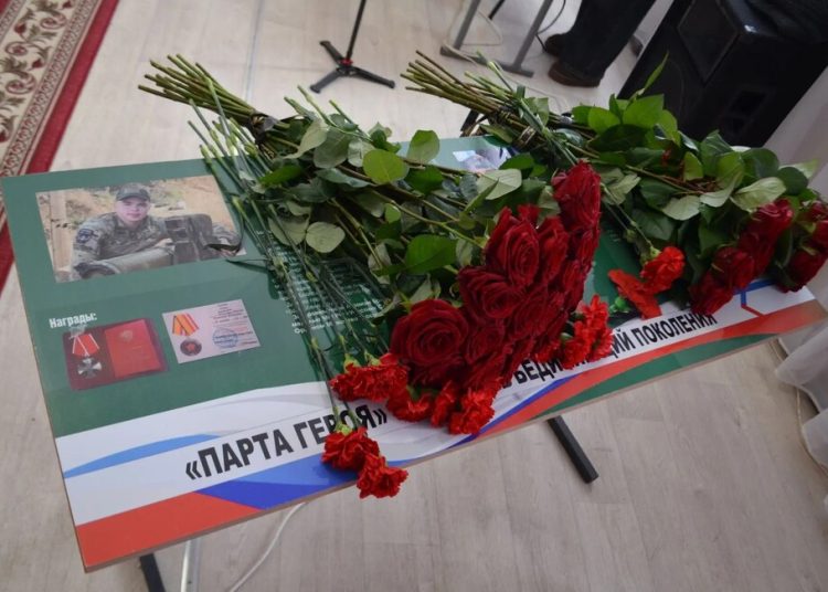 Два героя и одна парта: в Горловке открыли мемориальную парту в честь воинов СВО