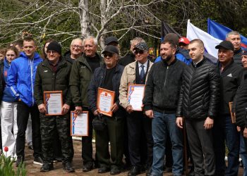Встреча поколений: молодежь ДНР чествует героев Чернобыля