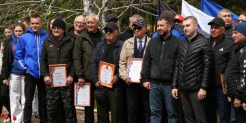 Встреча поколений: молодежь ДНР чествует героев Чернобыля