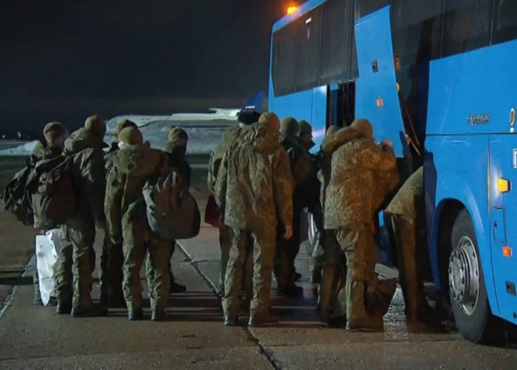 Россия и Украина начали обмен пленными: наши бойцы возвращаются домой