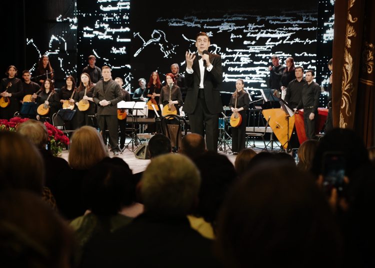 «Вы лучшие люди на земле»: Дмитрий Дюжев представил в Донецке моноспектакль «Евгений Онегин»