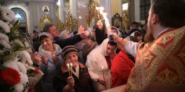 «Утешение всем дончанам»: Благодатный огонь прибыл в Донецк