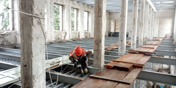 Дворец и творец: Москва помогает восстановить луганский ДК имени Ленина