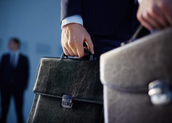 Можно ли госслужащему быть самозанятым и где проходить медосмотр? Отвечают юристы