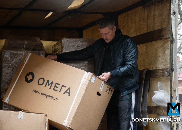 Помощь Донецкому технологическому колледжу: новая мебель для слабослышащих детей
Помощь Донецкому технологическому колледжу: новая мебель для слабослышащих детей