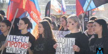 В Донецке воссоздали атмосферу Русской весны: реконструкция, флаги и капсула времени в честь Дня провозглашения ДНР