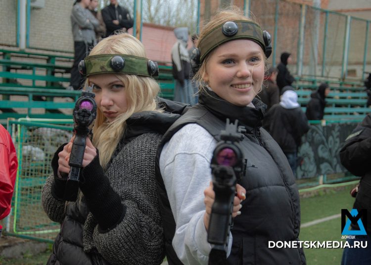 В Донецке отметили День космонавтики лазертагом: «Через 10–15 лет донецкий парень отправится в космос»