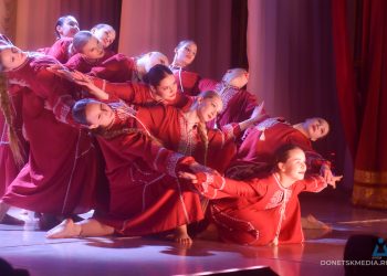 Счастье — оно в сердце: донецкий ДК имени Куйбышева встретил отчётный концерт, несмотря на следы обстрелов