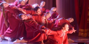 Счастье — оно в сердце: донецкий ДК имени Куйбышева встретил отчётный концерт, несмотря на следы обстрелов