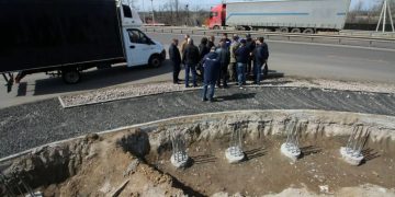 Четыре полосы к морю: Как продвигается ремонт сухопутного коридора в Крым через ДНР Четыре полосы к морю: Как продвигается ремонт сухопутного коридора в Крым через ДНР