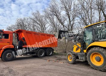 Москвичи помогли очистить прилегающие к кладбищам территории Донецка для подготовки к Пасхе