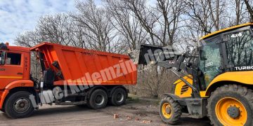 Москвичи помогли очистить прилегающие к кладбищам территории Донецка для подготовки к Пасхе