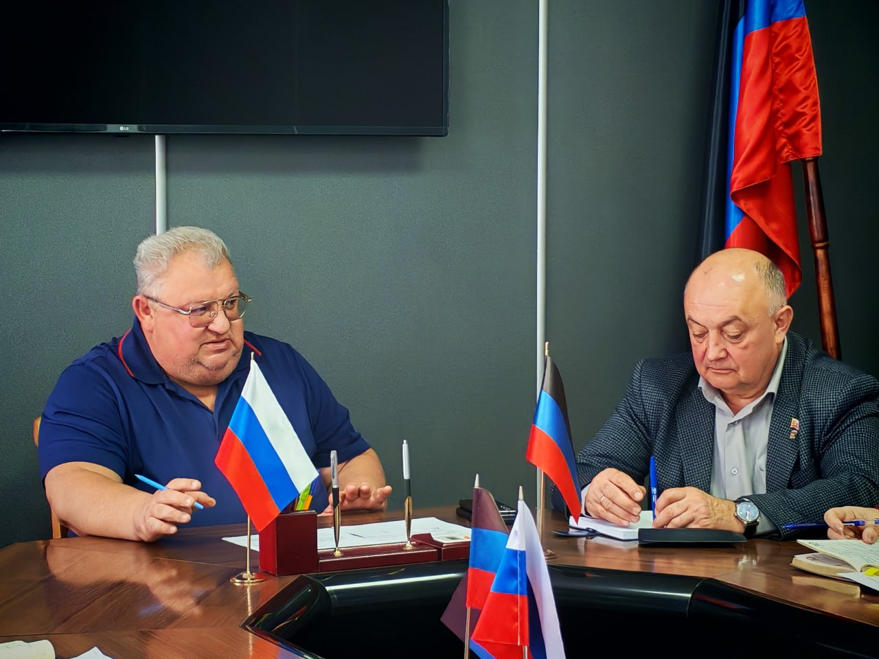 Куличи для бойцов в Шахтерске, обновление ФК «Шахтер» и альпака в Мариуполе. Дайджест за 7 апреля