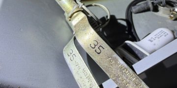 У жителя Авдеевки изъяли боевые запалы для гранат, хранившиеся в машине