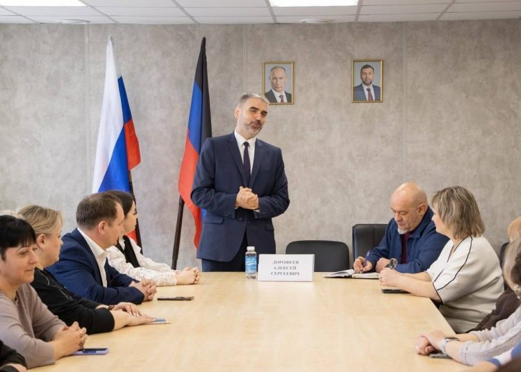 Вице-спикер парламента ДНР Дорофеев провел рабочую встречу в Мариуполе по вопросам газификации и соцвыплат