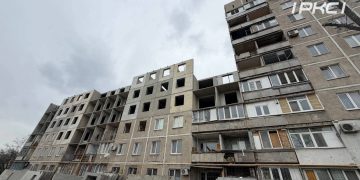 В Мариуполе восстанавливают дом со сложными разрушениями на улице Горловской