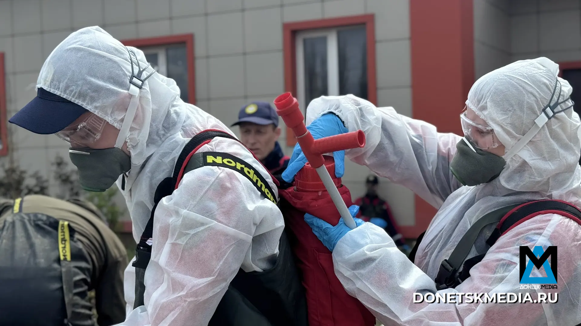 Добровольцы из Донецка помогают ликвидировать последствия наводнения в Дагестане Добровольцы из Донецка помогают ликвидировать последствия наводнения в Дагестане