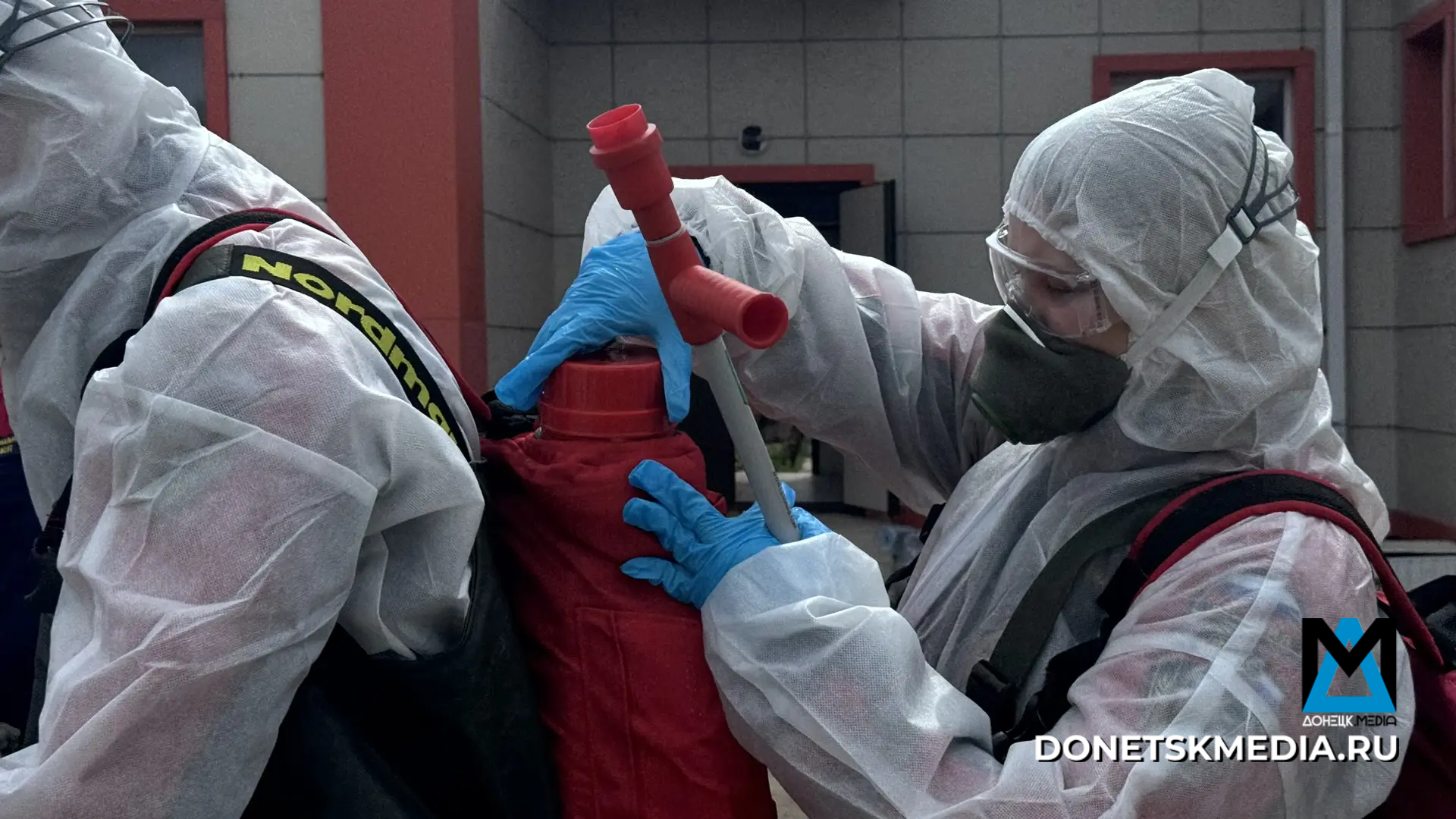 Добровольцы из Донецка помогают ликвидировать последствия наводнения в Дагестане Добровольцы из Донецка помогают ликвидировать последствия наводнения в Дагестане