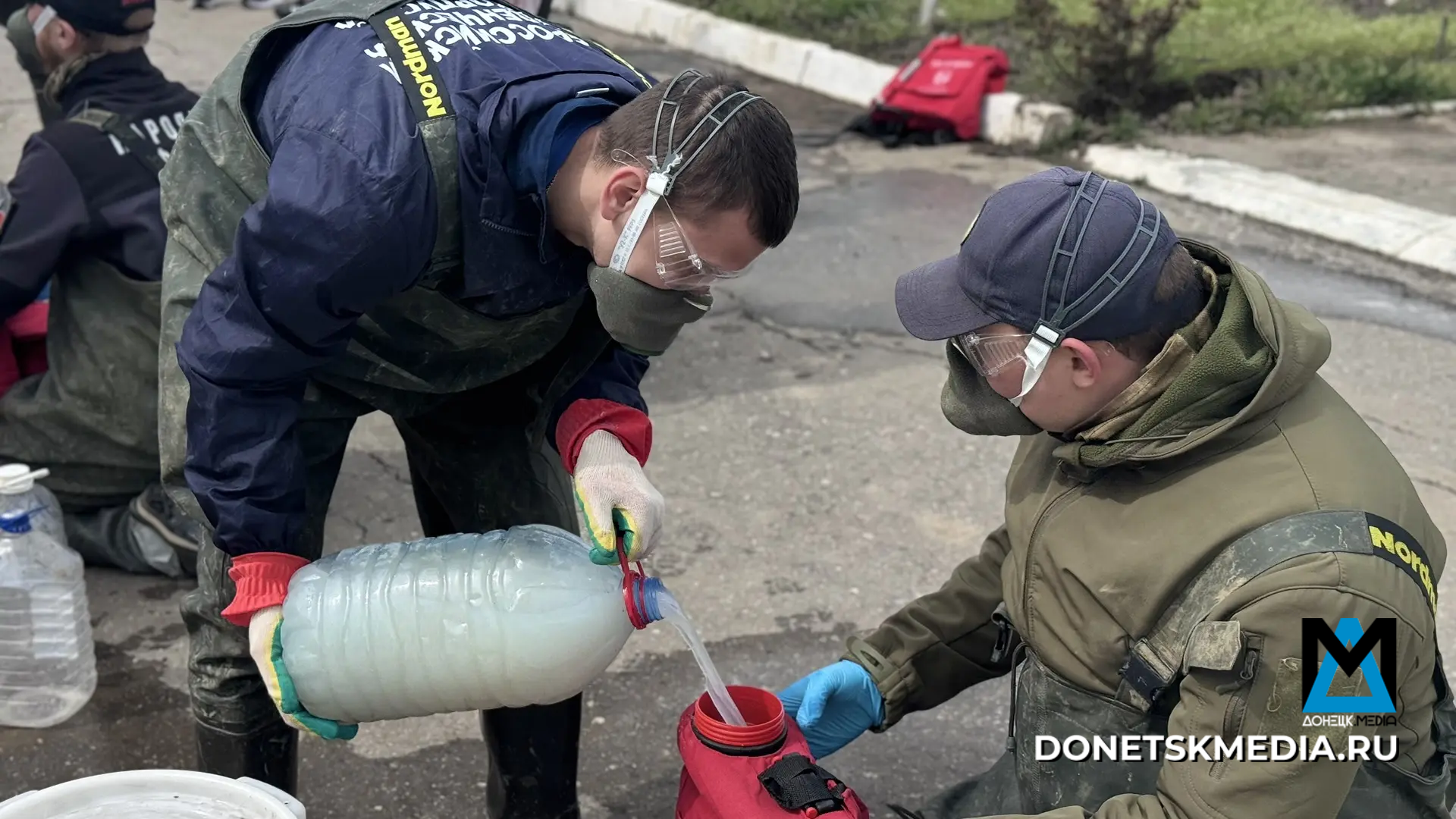 Добровольцы из Донецка помогают ликвидировать последствия наводнения в Дагестане Добровольцы из Донецка помогают ликвидировать последствия наводнения в Дагестане