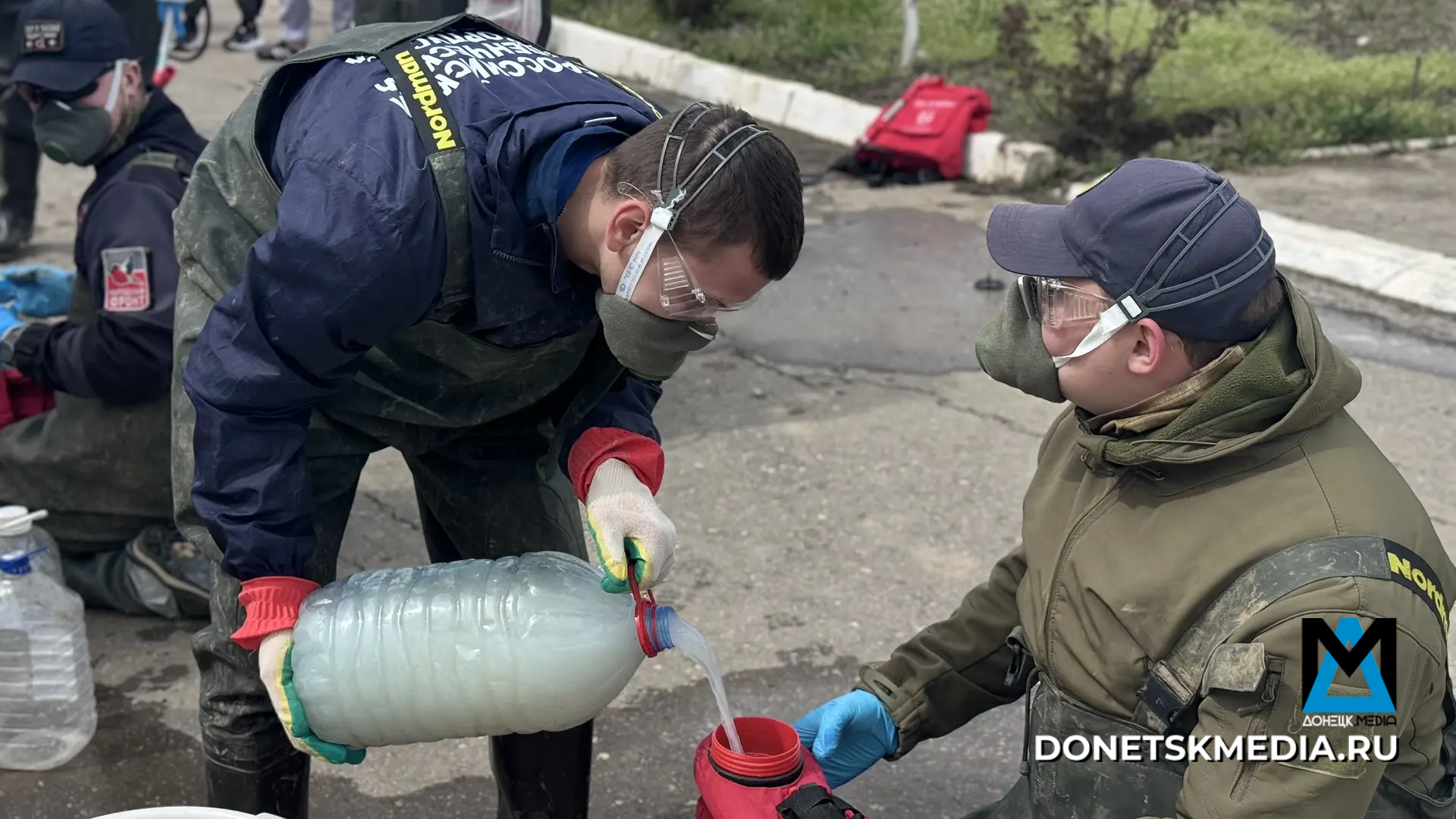 Добровольцы из Донецка помогают ликвидировать последствия наводнения в Дагестане Добровольцы из Донецка помогают ликвидировать последствия наводнения в Дагестане