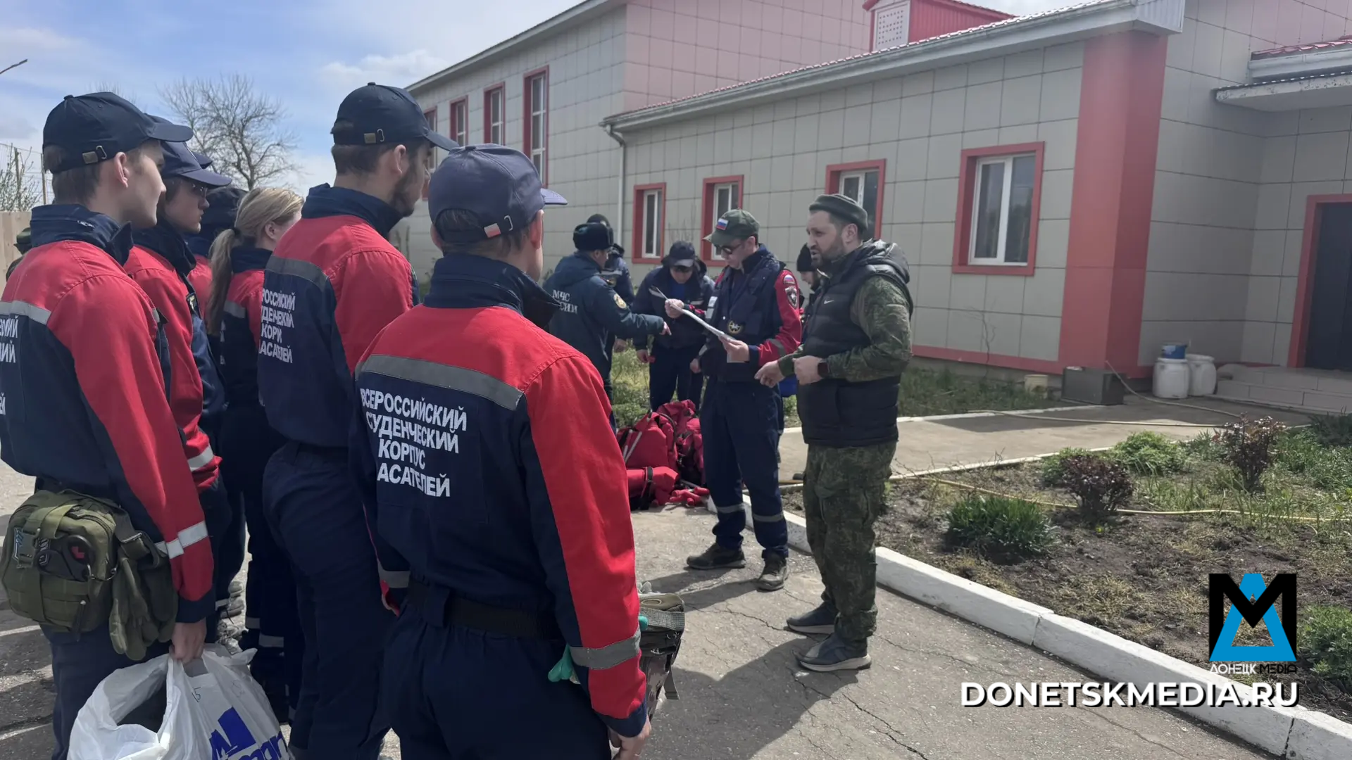 Добровольцы из Донецка помогают ликвидировать последствия наводнения в Дагестане Добровольцы из Донецка помогают ликвидировать последствия наводнения в Дагестане