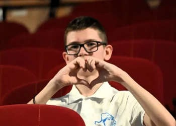 Дети встретились с ветеранами «Орлёнке»: Даниил Булах из ДНР почтил память отца