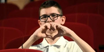 Дети встретились с ветеранами «Орлёнке»: Даниил Булах из ДНР почтил память отца