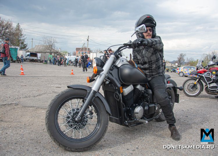 «Осторожнее на поворотах»: донецкие байкеры открыли сезон и сломали стереотипы