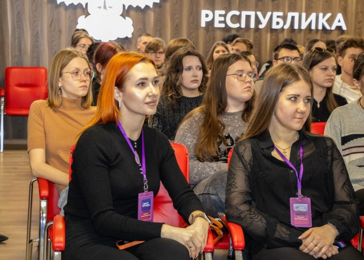 Токари против маркетплейсов и Росгвардии: кто победил на ярмарке вакансий в ДНР? Токари против маркетплейсов и Росгвардии: кто победил на ярмарке вакансий в ДНР?