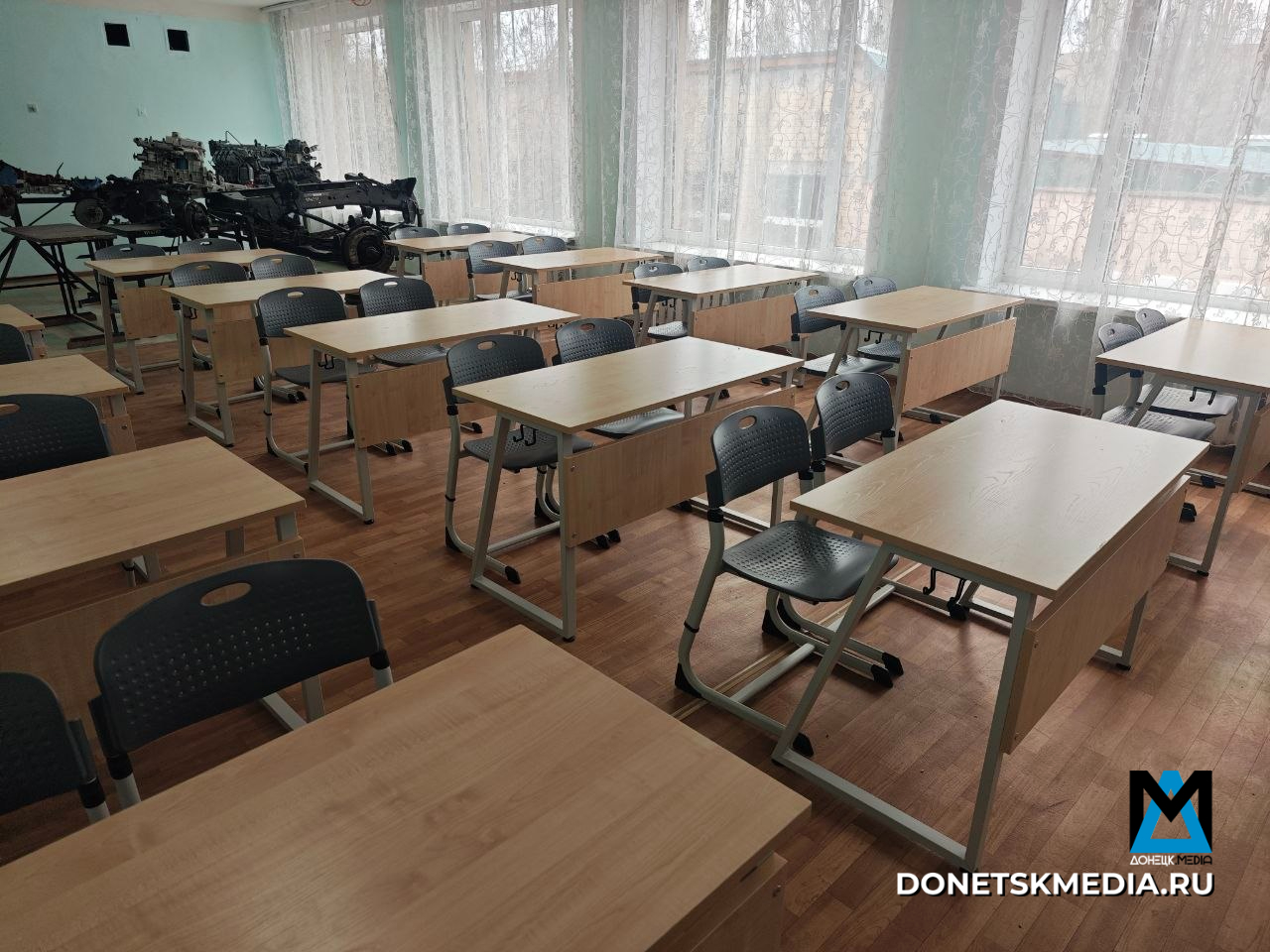 Помощь Донецкому технологическому колледжу: новая мебель для слабослышащих детей