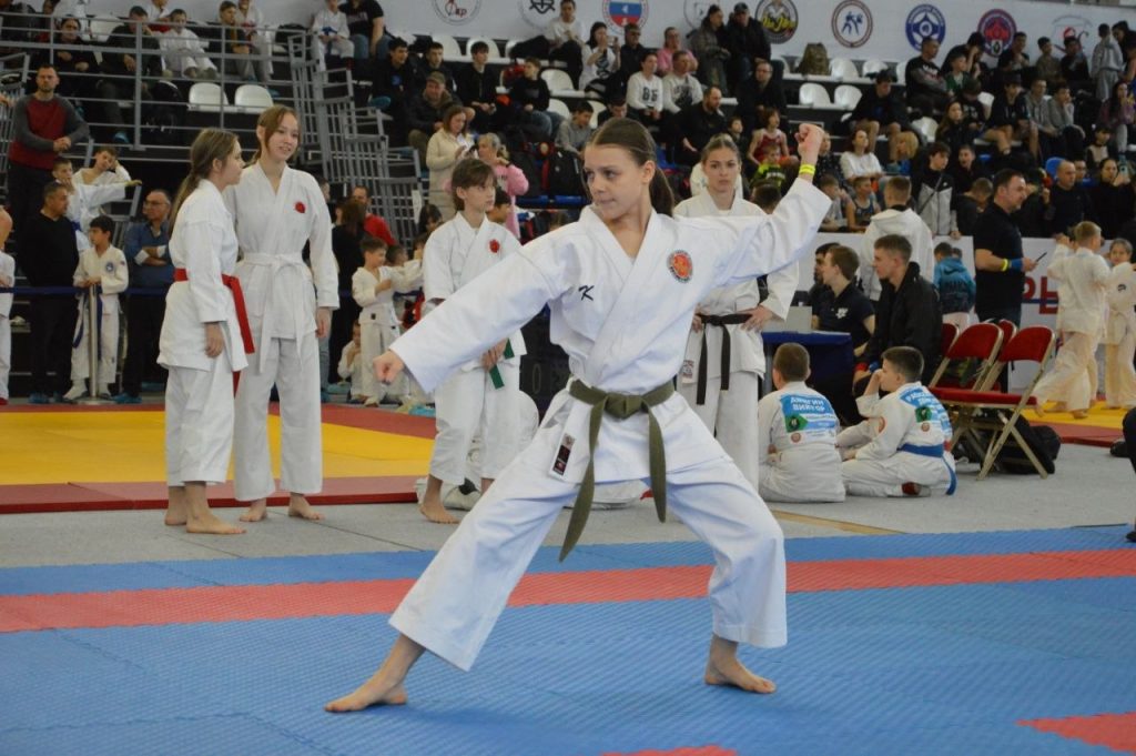 Российский детектив «Центурия», снятый в Донбассе, показали в Москве. Дайджест новостей ДНР за 4 апреля