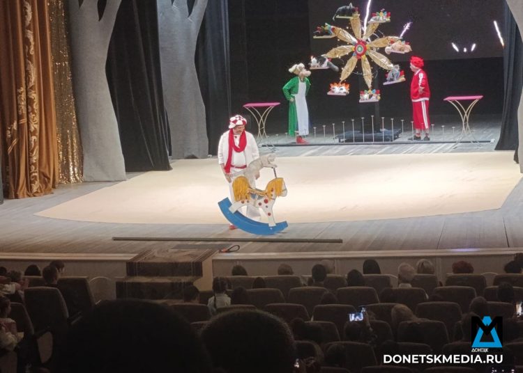 Дмитрий Куклачев привез «Котобум» в Донецк: кошачий спектакль прошел при аншлаге