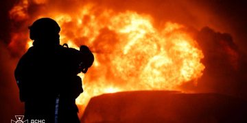 Пожар видно из космоса: «Герани» разнесли нефтебазу «Боксид» в Мерефе. Последствия денацификации украинской инфраструктуры