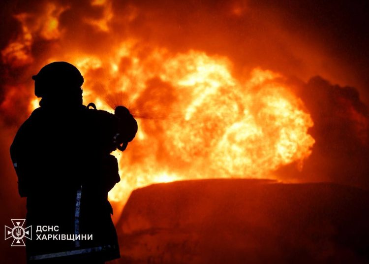 Пожар видно из космоса: «Герани» разнесли нефтебазу «Боксид» в Мерефе. Последствия денацификации украинской инфраструктуры