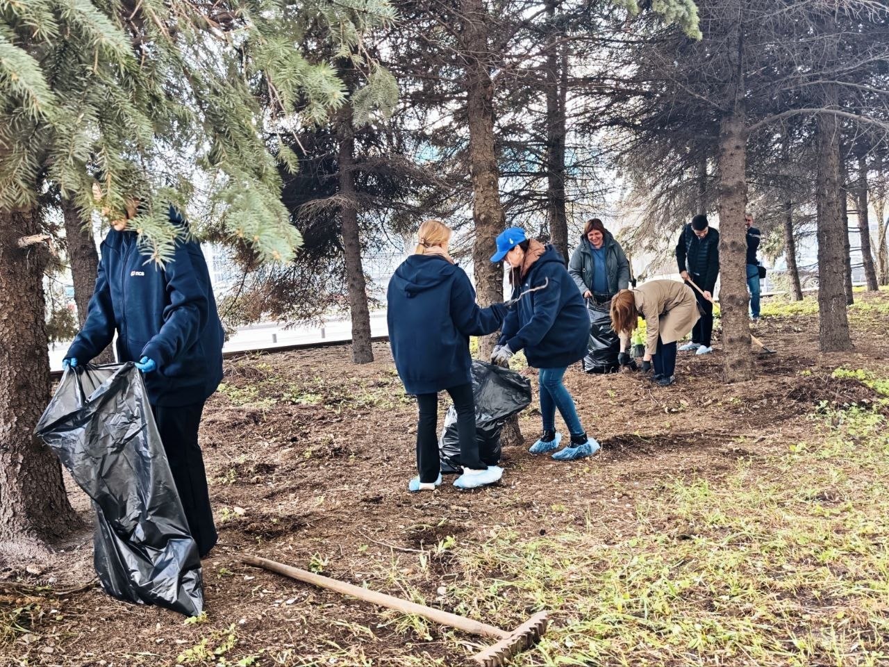 Сотрудники ПСБ приняли участие в республиканском субботнике в ДНР