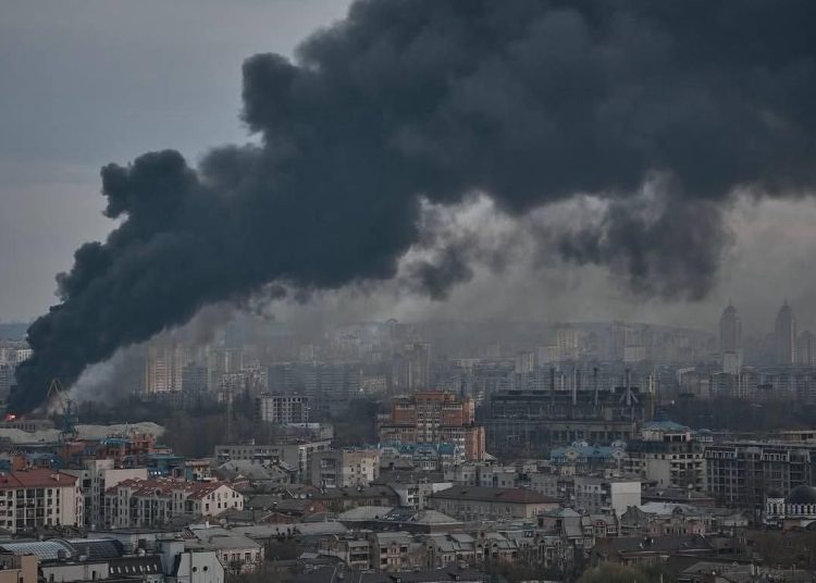 Чёрный смог Киевом: ВС РФ нанесли удары возмездия по скрытым арсеналам Украины Чёрный смог Киевом: ВС РФ нанесли удары возмездия по скрытым арсеналам Украины