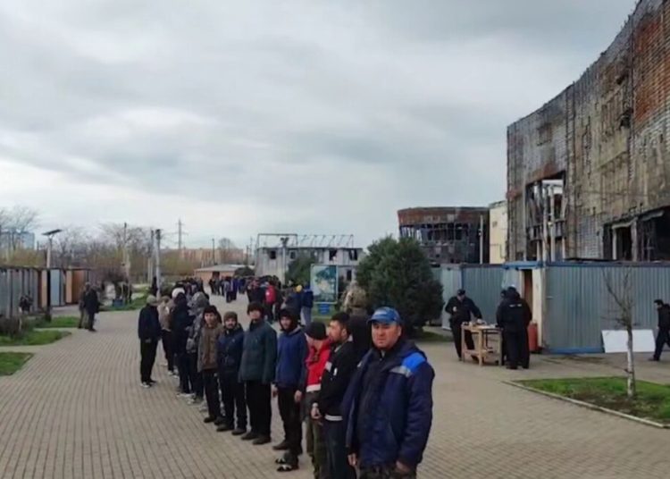 47 протоколов и десятки нарушений: массовая проверка иностранцев в Мариуполе вскрыла нелегальную сеть