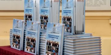 Москва помогает донецким журналистам: книга о ДонГУ презентована в главном вузе страны