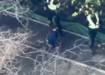 Полиция Киева бросила ребёнка перед террористом с оружием