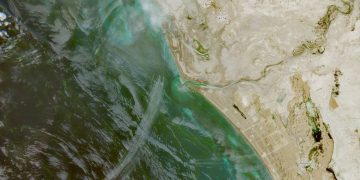 КСИР отправил 33 ударных катера к Ормузскому проливу