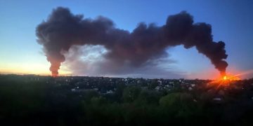 Опубликовано видео недавнего удара ВС РФ по нефтебазе в Днепропетровске