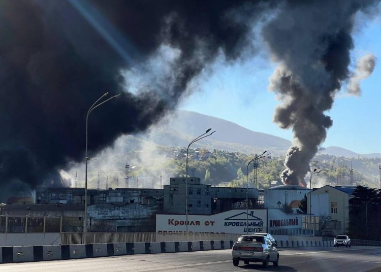 Третья атака на нефтезавод в Туапсе: губернатор объявил эвакуацию жителей