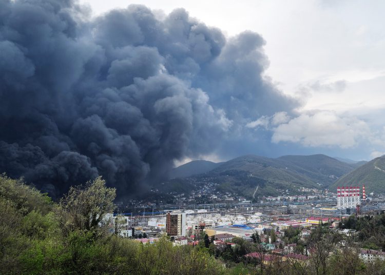 Третья атака на нефтезавод в Туапсе: губернатор объявил эвакуацию жителей