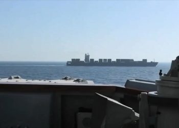 Кадры захвата: эсминец США атаковал судно Ирана в Оманском заливе