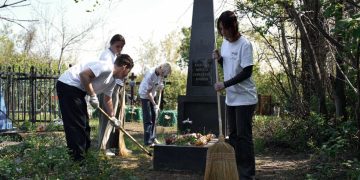 Студенты ДНР привели в порядок мемориалы героев войны