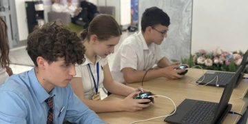 Мариупольская молодежь испытала дроны и роботов на инженерном фестивале